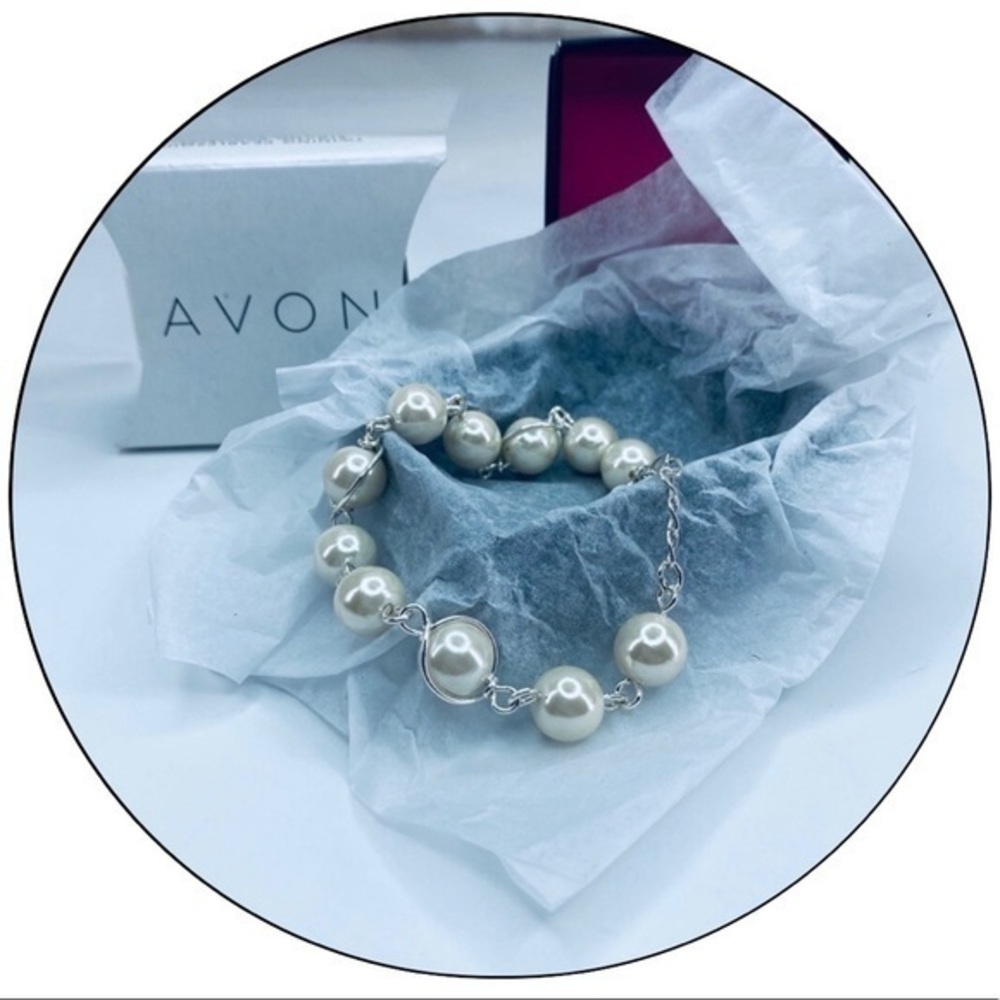 TWINING PEARLESQUE STRAND BRACELET - AVON
